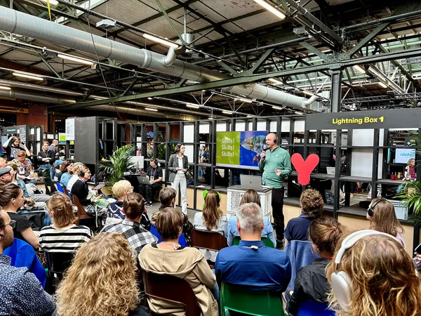 Vortrag: SWBA-Leiterin Aileen Körfer und Moritz Ansmann bei der re:publica 2025